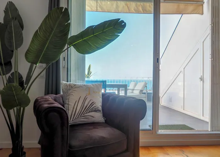 The Moonlight Seaview By Hello Homes 锡切斯